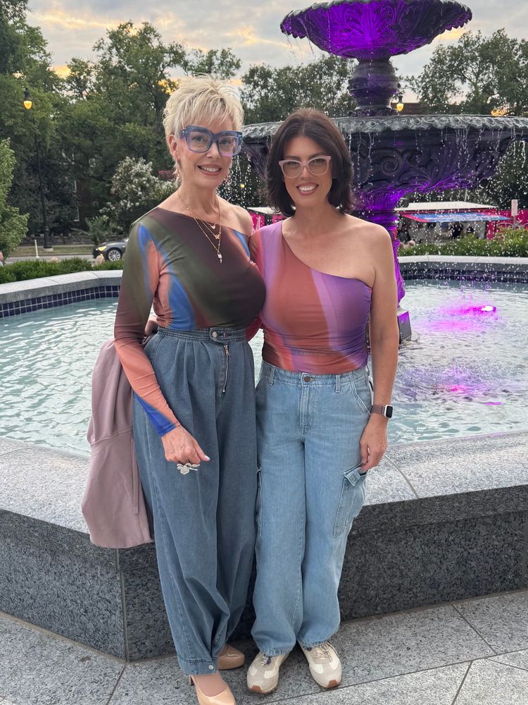 Jaime and me standing in front of a fountain