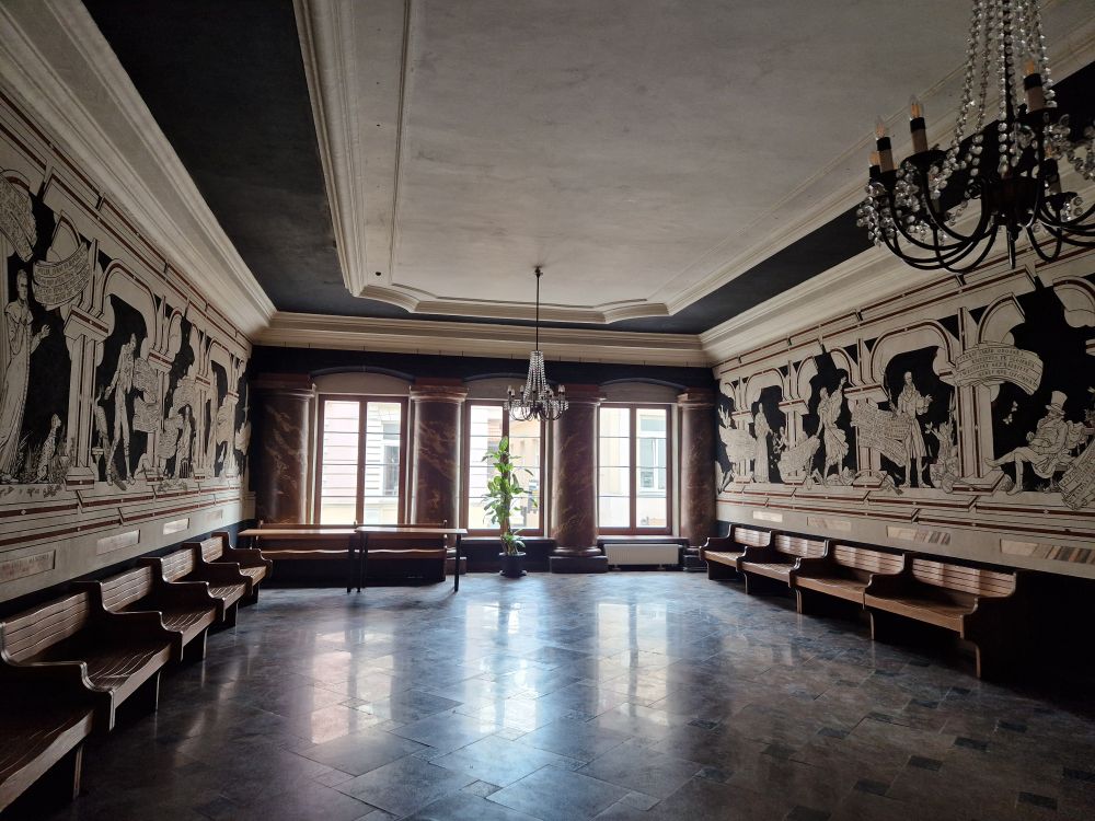 Hall with wall paintings