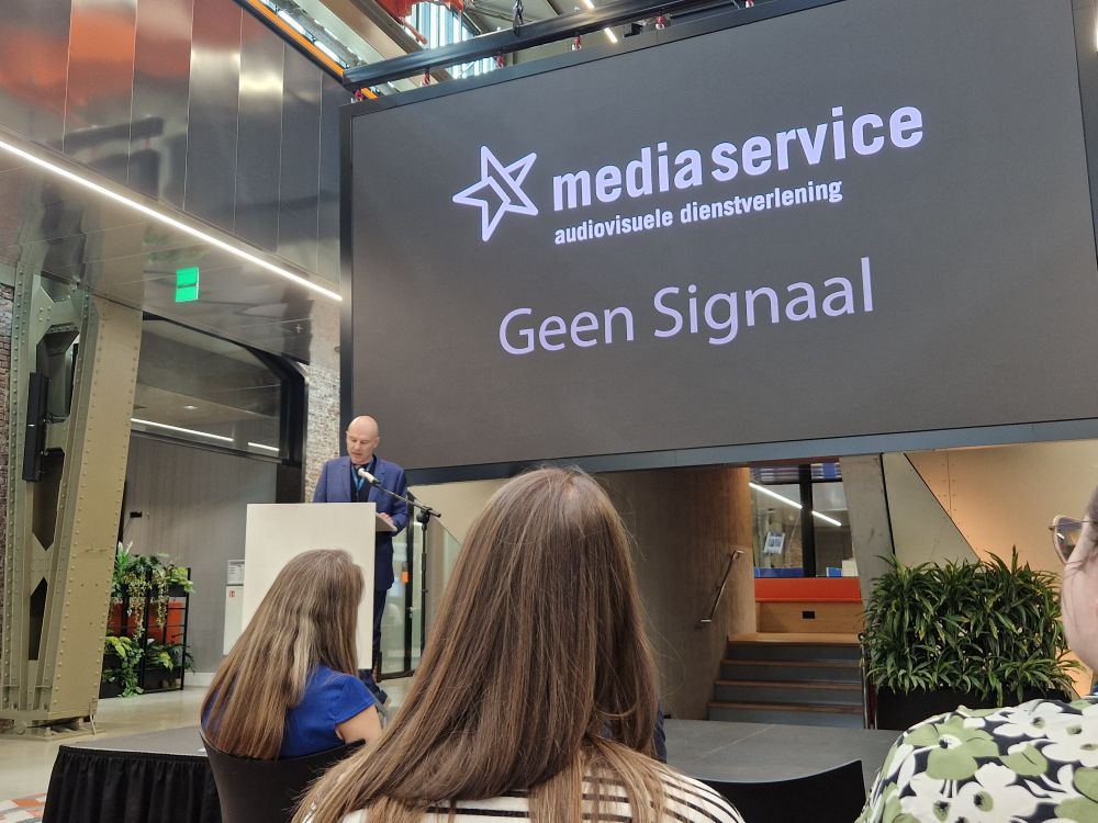 Tom van Hout on stage