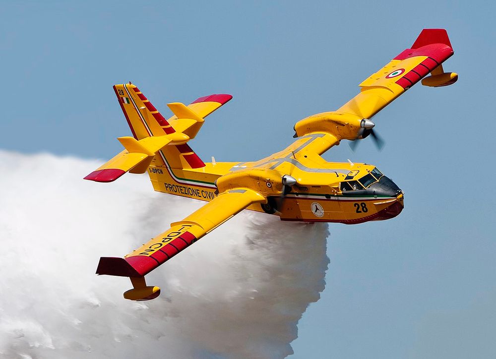 Canadair CL-415 water bomber - Italian Civil Protection Department
Date
11 June 2009
Source
Wikimedia commons
Author
Maarten Visser
