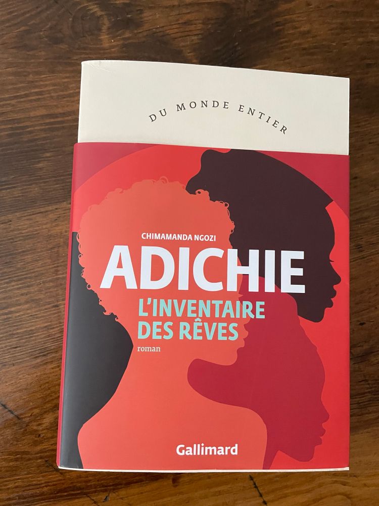 Couverture de « L’inventaire des rêves » roman de Chimamanda Ngozi Adichie 