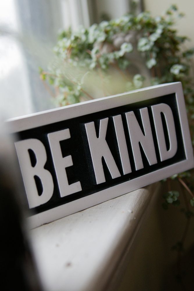 Sign that reads, 'Be Kind.'