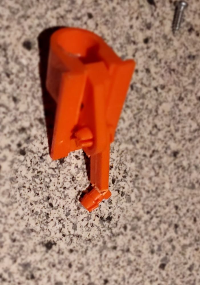 Plastikteil, an dessen Ende der Nupsi abgebrochen ist. 
Da wird die Feder befestigt, mit dem der Klebestift nachgeschoben werden kann. 