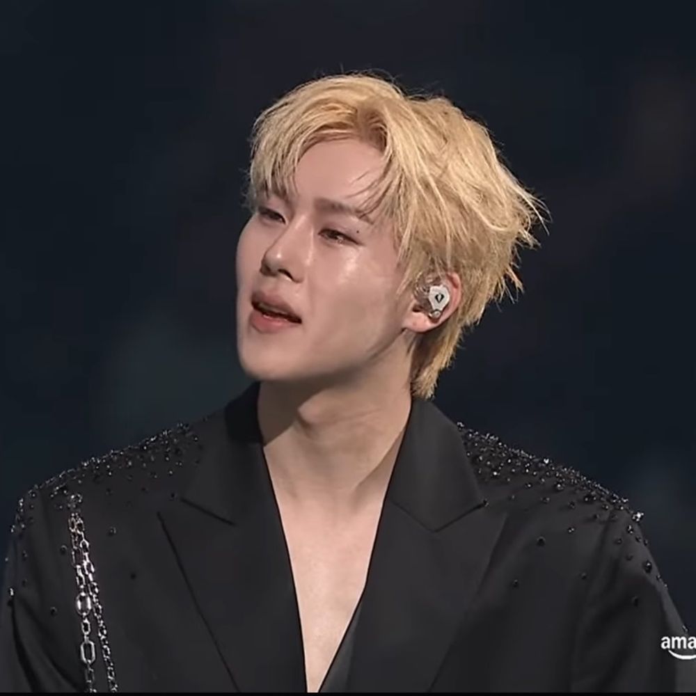 jooheon, blonde, wearing a black blazer while at kcon LA 2025