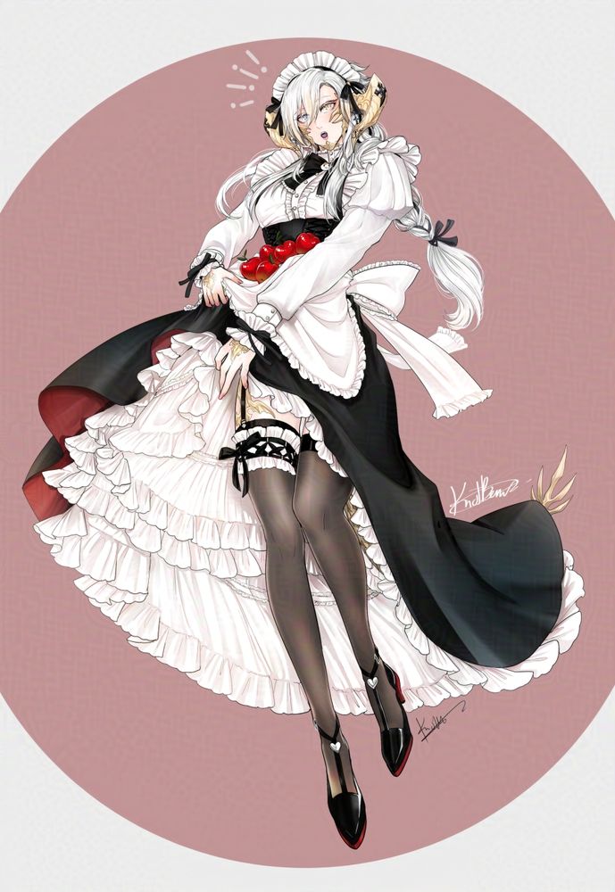 My Aura frm FFXIV in maid outfit.