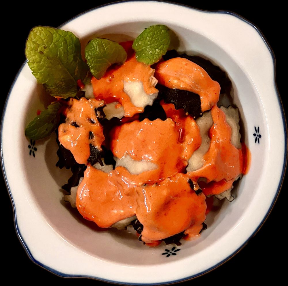 Nadzienie jakie tylko Ci się zamarzy: ja zrobiłem podobne do rusko-ukraińskiego, w ramach serów bryndza, ricotta i strzałkowo. Podsmażana cebula i mini skwarki.