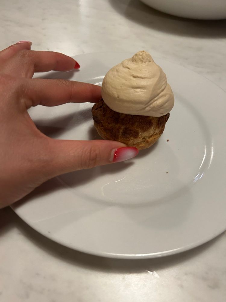 “Tiramichoux”, a cream puff with tiramisu flavor