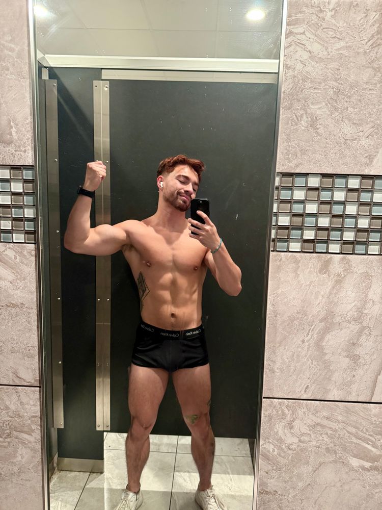 Muscular man posing in the mirror