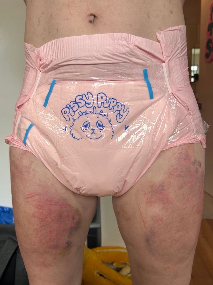 a closer look at her pink megamax with PISSY PUPPY and a cute dog drawn on it, as well as her nicely bruised thighs on display