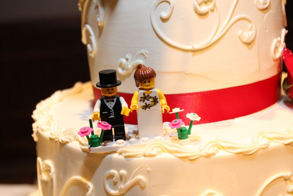 Lego bride and groom on a wedding cake