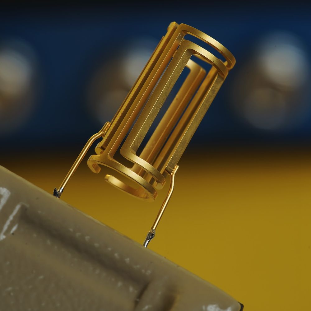 Picture of a golden NMR coil.