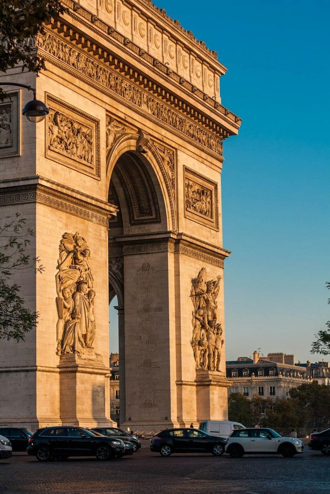 photo of the Arc de Triomphe, Paris