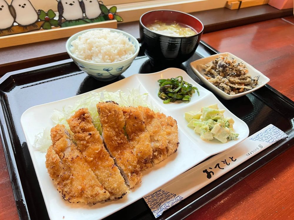ロースかつ定食の画像