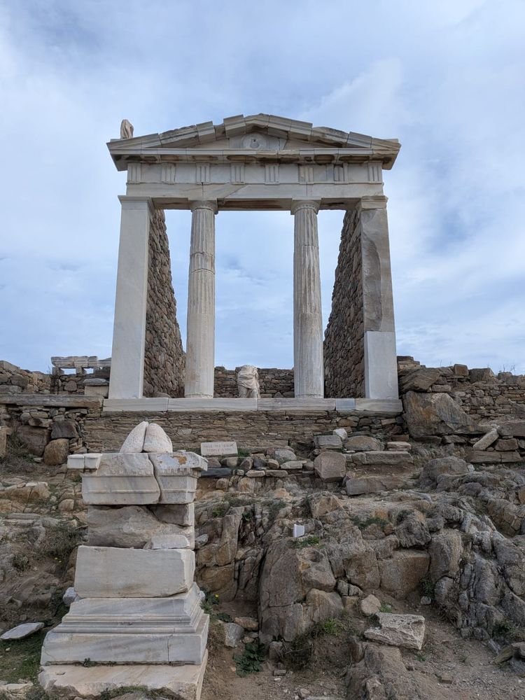 a temple at Delos