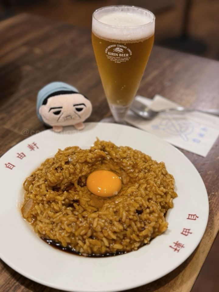 自由軒名物カレーとのるしま、ビール