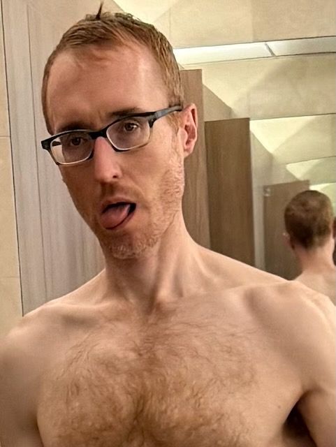 Dumb dude, dumb photo of the dude.