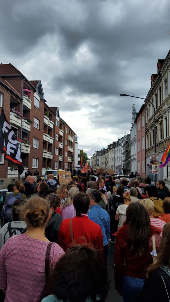 Anti-AfD-Demo am 23.08.2025 in Paderborn, Demonstrationszug in der Ferdinandstraße.