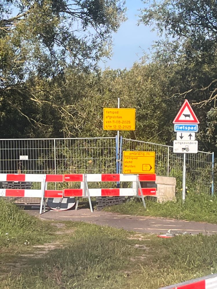 Road blockade & signs announcing cycle path closure & re-routing