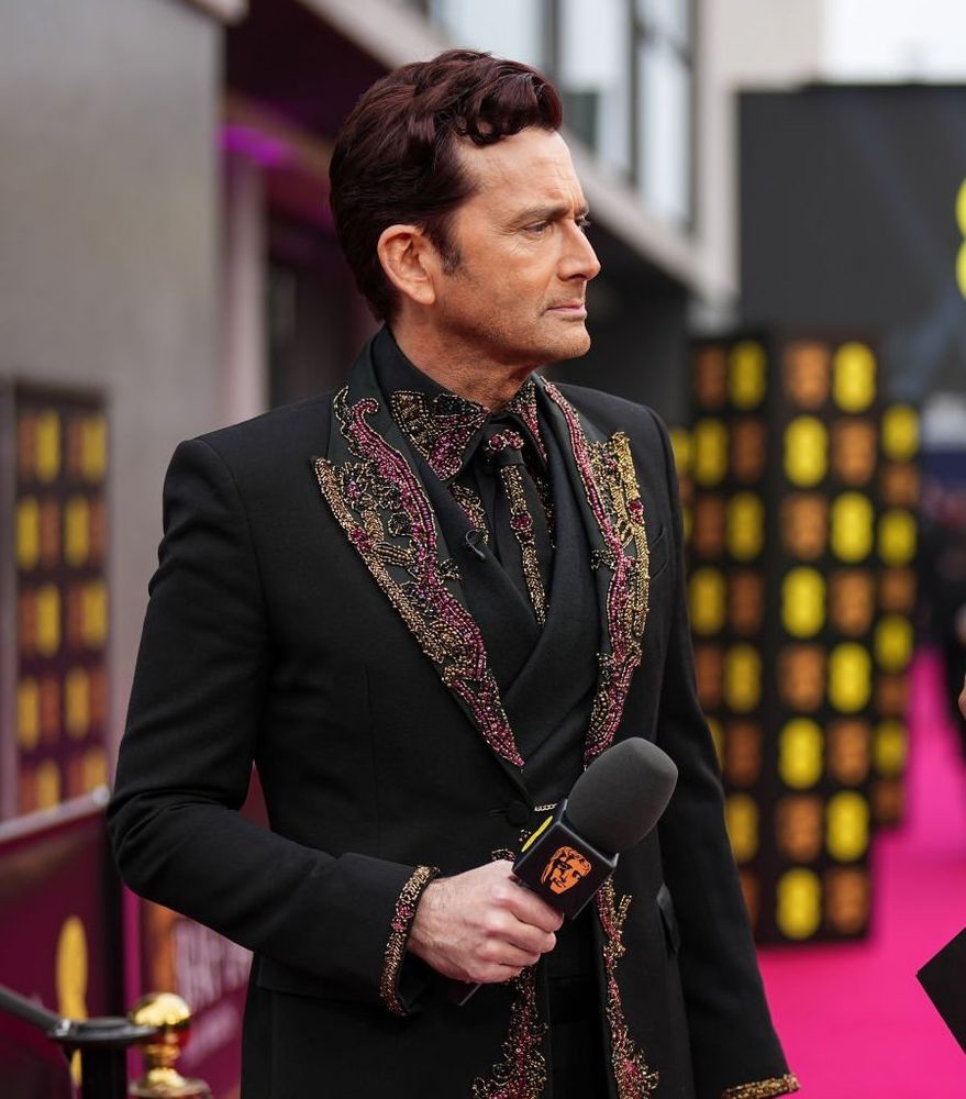 David tennant at the BAFTA red carpet looking DELICIOUS