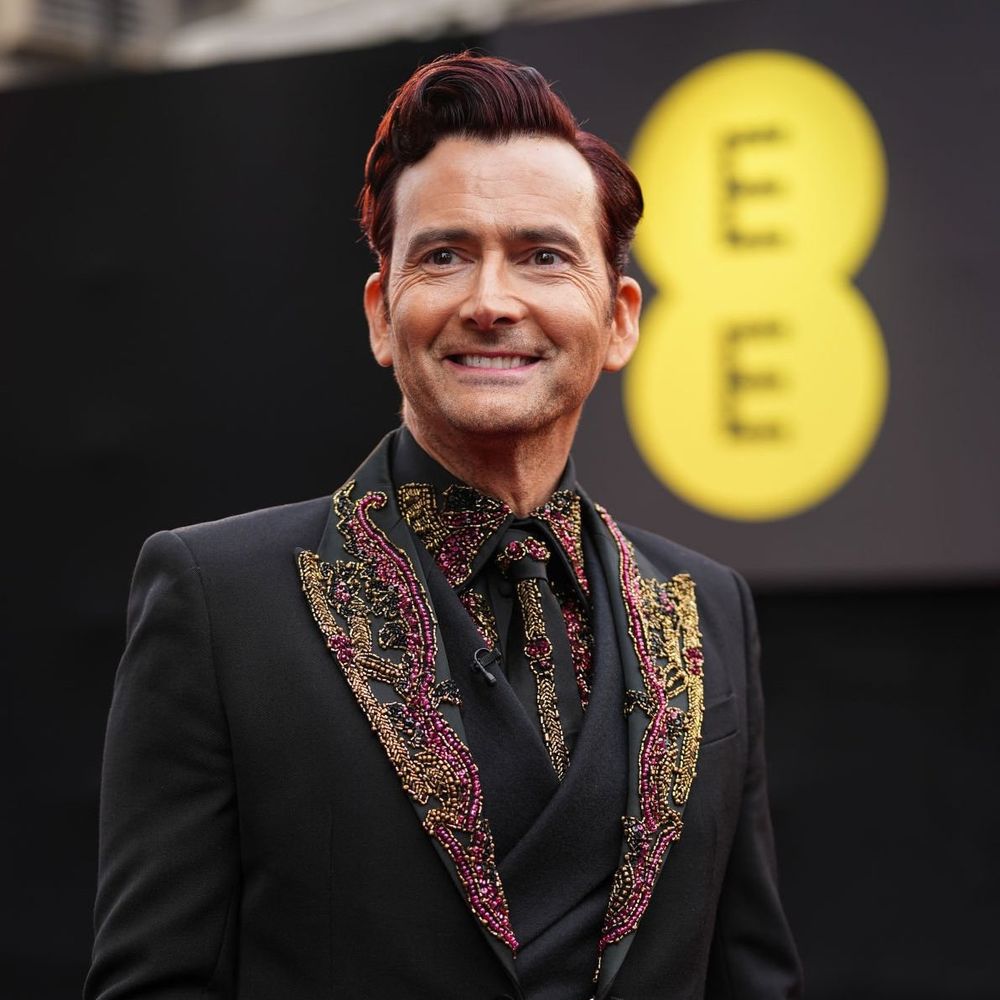 Another angle of David Tennant at the BAFTA red carpet looking DELICIOUS 