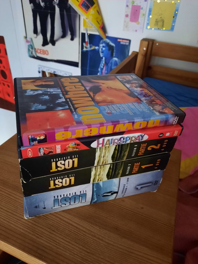 Dvd de lost s1 et s2 , hairspray de john water et nowhere de gregg araki