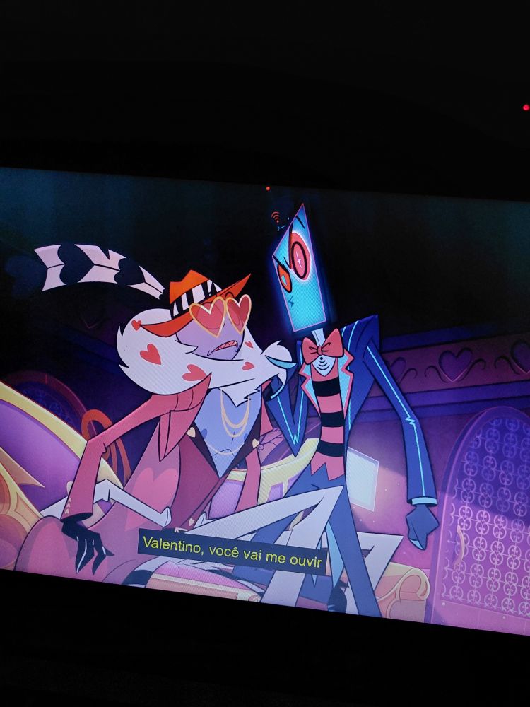 cena do episódio 6 da segunda temporada de hazbin hotel e na legenda o vox fala "valentino, você vai me ouvir" 
