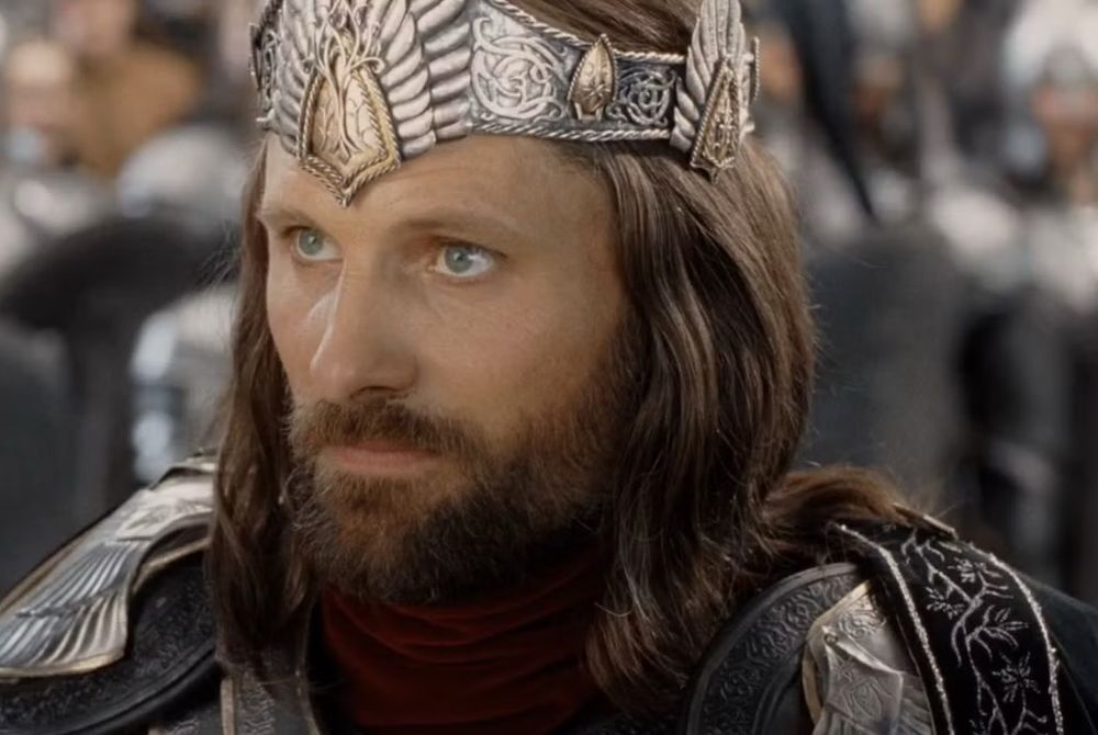 Aragorn with a crown 