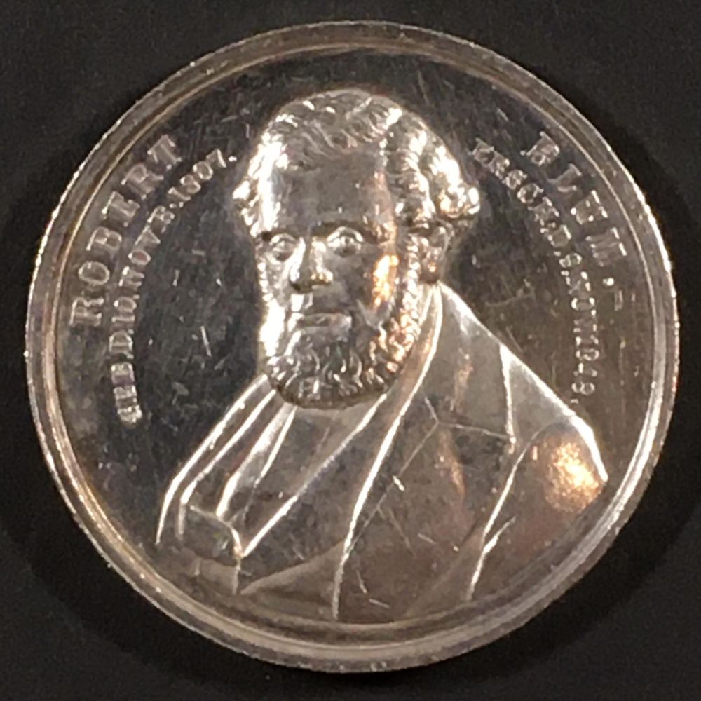 the design of the obverse is the same as the white-metal version in the previous post