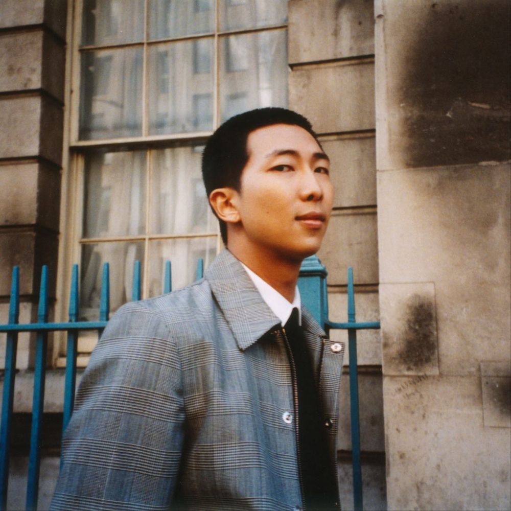 The #RM #RPWPVINYL was released in South Korea and Japan, but US ARMY still have time to pre-order before its US release next month!

Let's give Namjoon lots of support! 🖤💿

🔗Pre-order: http://RM.lnk.to/RPWPVinyl
#RPWP #RightPlaceWrongPerson