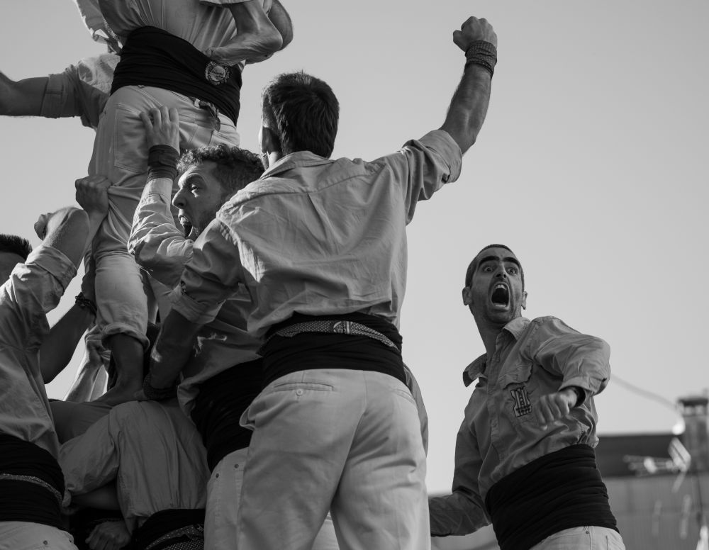 Celebración de las manillas del 3d10fm dels Minyons tras descargarlo
