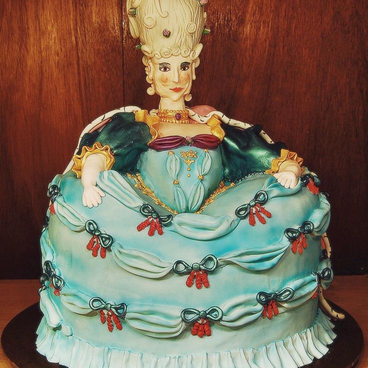 marie antoinette as a cake