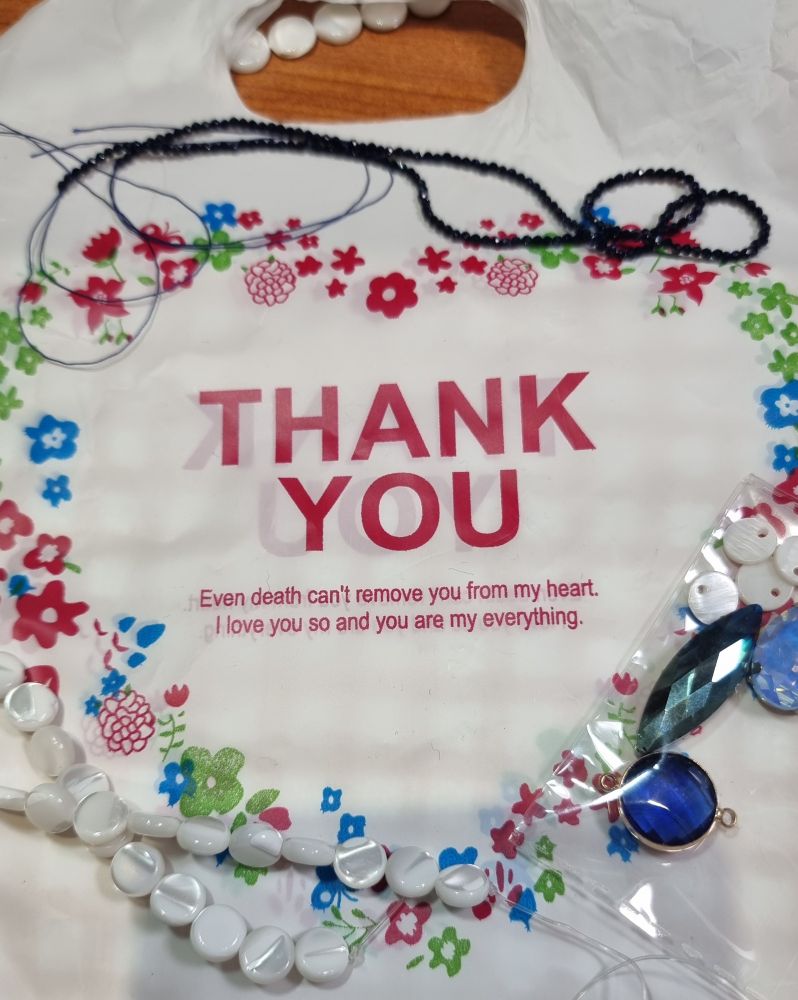 A small shopping bag that says "Thank you. Even death can't remove you from my heart. I love you so and you are my everything." 