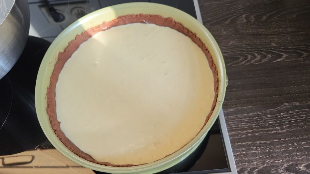 Käsekuchen in einer Form