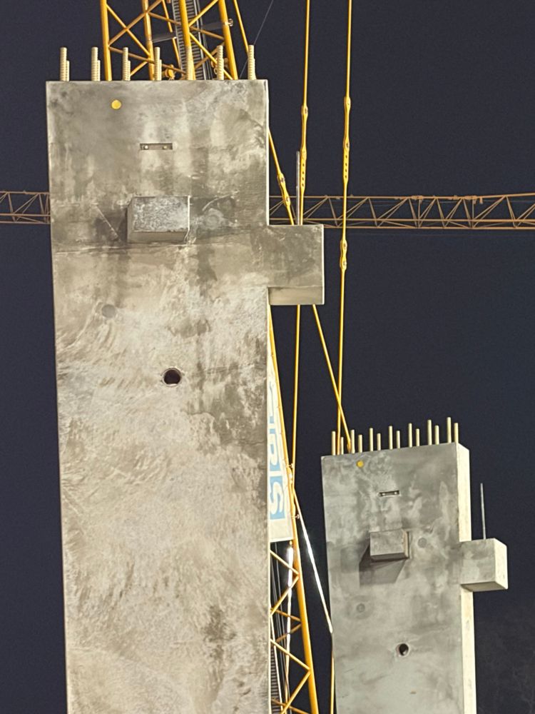 Zwei Betonstelen im Preußenstadion