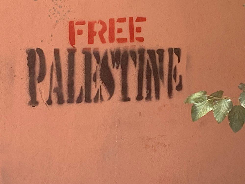 Free Palestine graffiti 