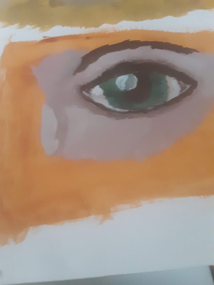A green eye on white skin