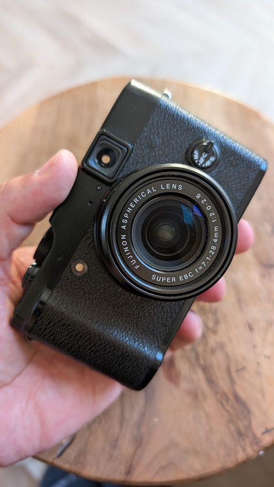 Uma Fuji X10 (frente)