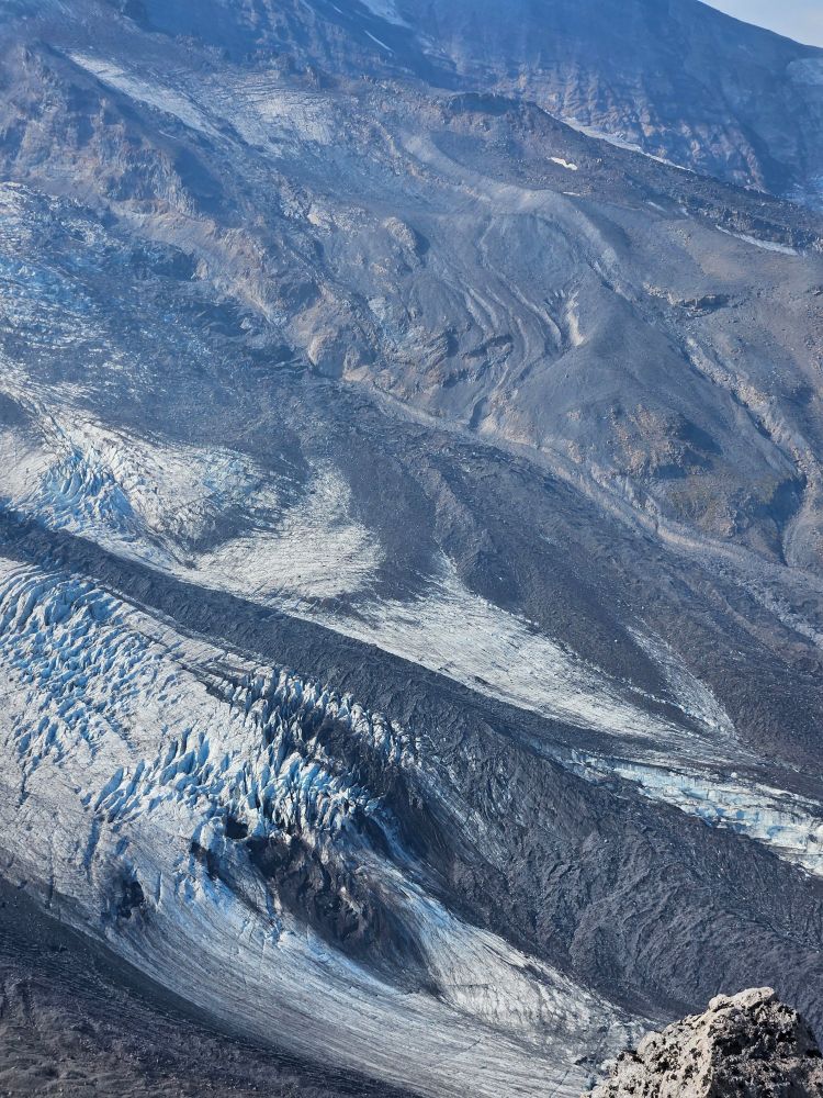 Ice waves with cravasses between on a glacier