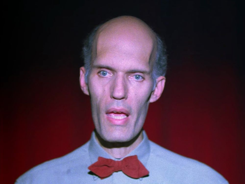 The Giant with an important message for Cooper: IT IS HAPPENING AGAIN. Twin Peaks S02E07 - Lonely Souls.