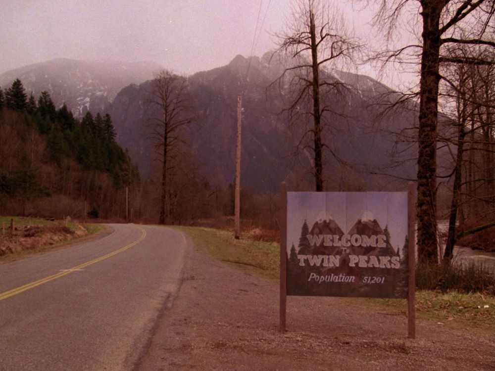 Welcome to Twin Peaks, Population 51,201. Twin Peaks S02E01 - May the Giant Be with You.