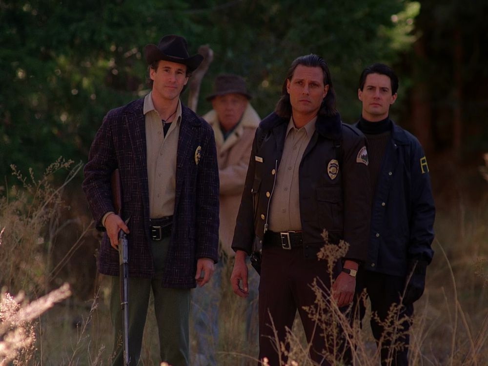 Sheriff Truman, Hawk, Doc Hayward and Agent Cooper. Twin Peaks S01E06 - Cooper’s Dreams.