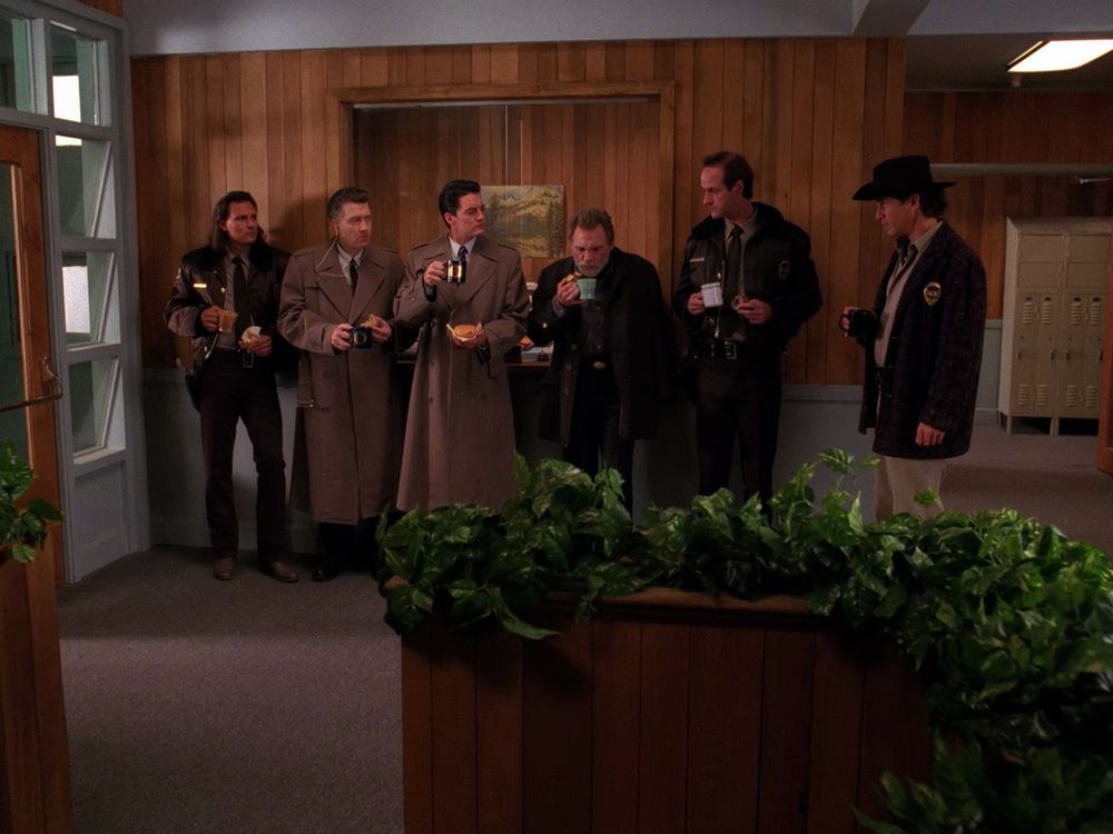 Hawk, Gordon, Cooper, Phillip Gerard, Andy and Sheriff Truman take a coffee break. Twin Peaks S02E07 - Lonely Souls.