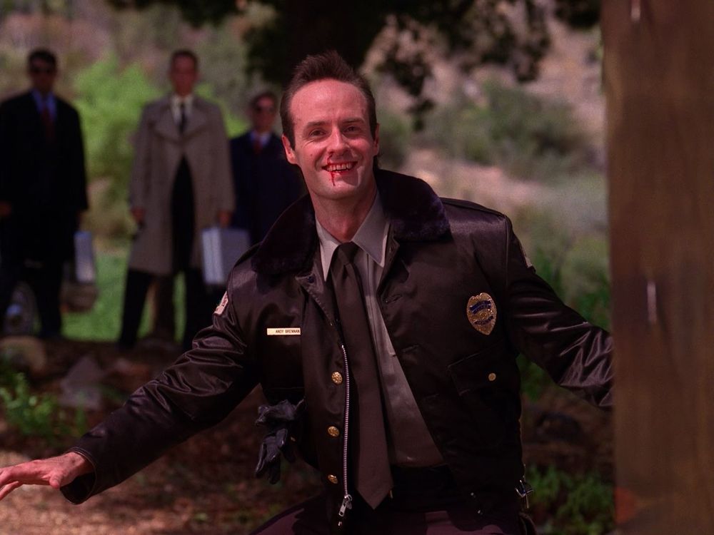 Andy Brennan vs plank.  He’s ok! Twin Peaks S02E01 - May the Giant Be with You.