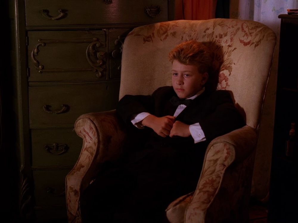 Mrs. Tremond’s ‘grandson’. Twin Peaks S02E02 - Coma.