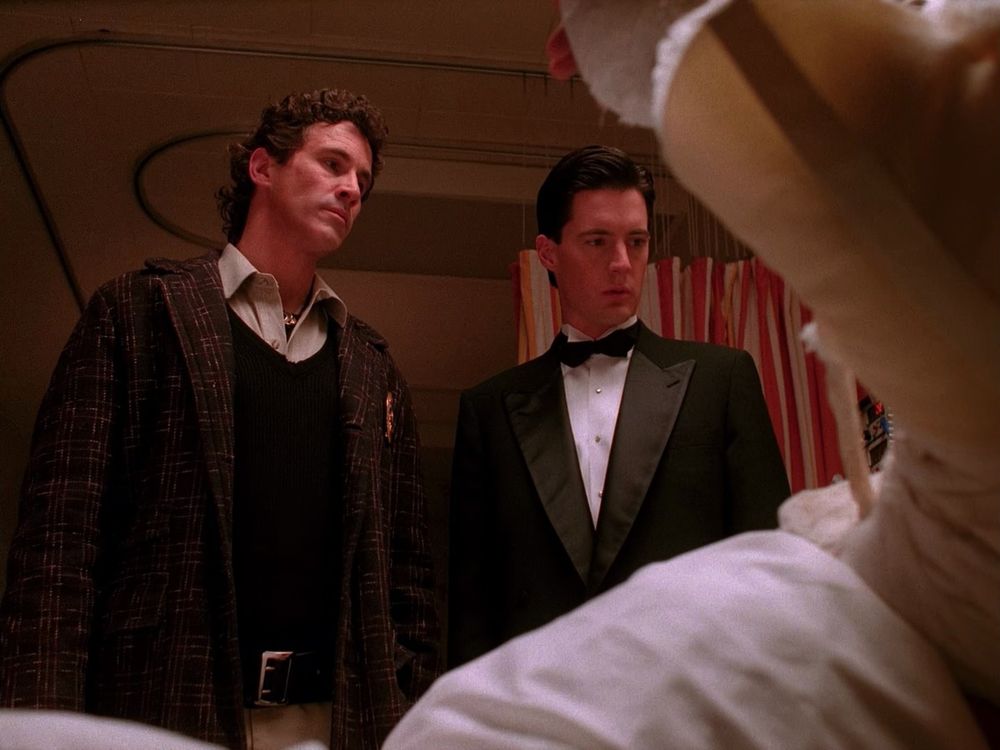 Truman and Cooper at the hospital. Twin Peaks S01E08 - The Last Evening.