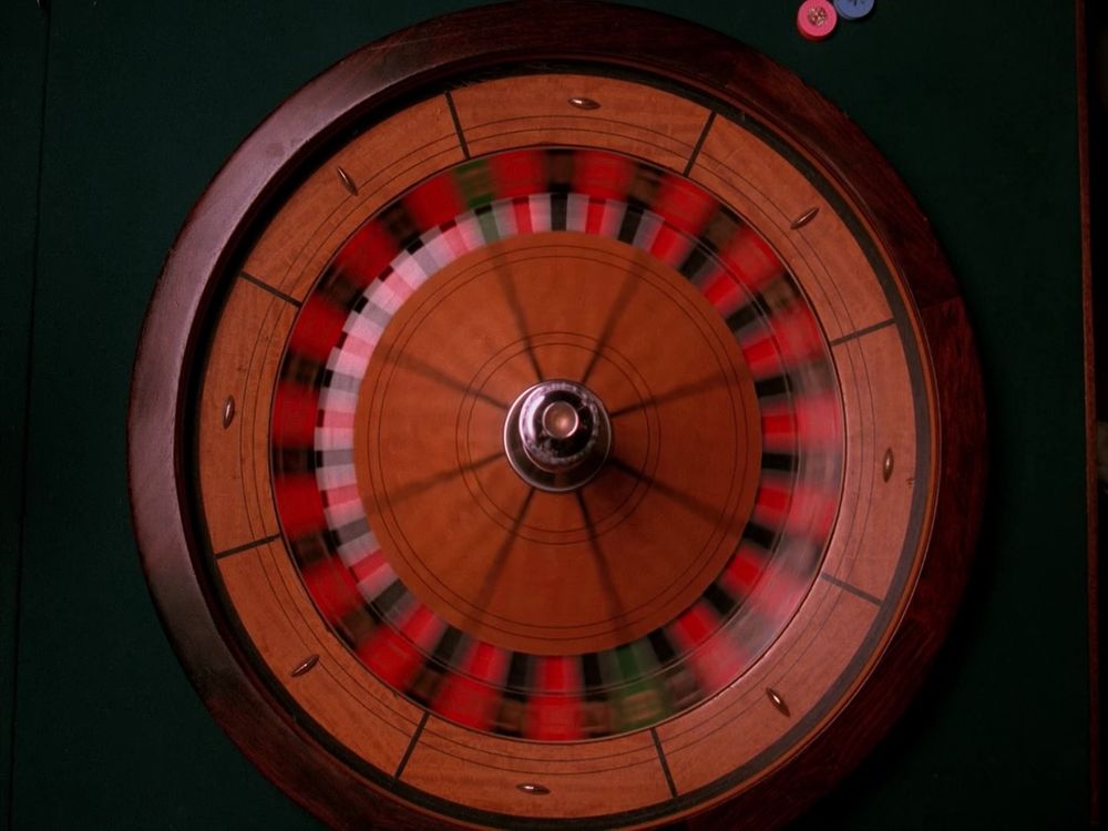 A roulette wheel at One Eyed Jacks. Twin Peaks S01E08 - The Last Evening.