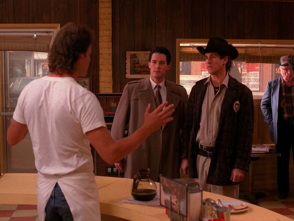 Hank, Cooper and Sheriff Truman at the RR Diner. Twin Peaks S01E07 - Realization Time.