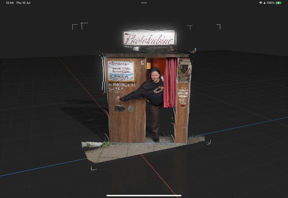 Recorded 3D point cloud recording of a woman in a photo booth