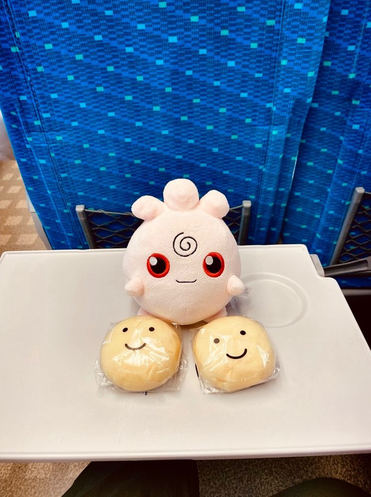 もうこないからねー饅頭とププリンのぬいぐるみです。