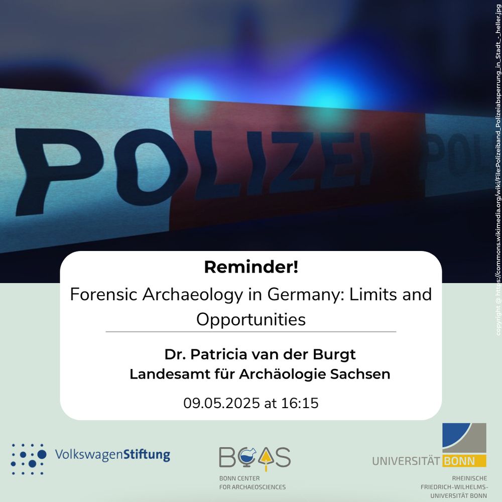 Poster mit dem Vortragstitel von Dr. Patricia van der Burgt: "Forensic Archaeology in Germany: Limits and Opportunities”, Photo eines Polizeiabsperrbandes bei Nacht mit Autoscheinwefern im Hintergund, Logos von BoCAS, Uni Bonn und VolkswagenStiftung 